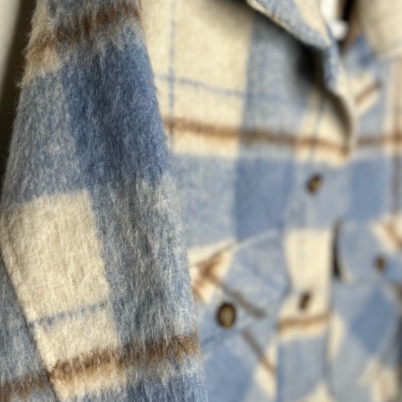 Abercrombie Cropped Plaid Shacket - Picture 3 of 7